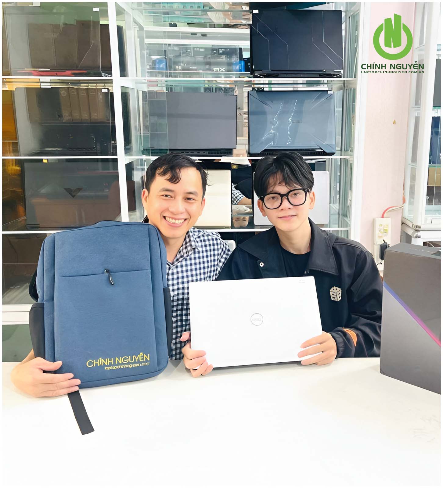 Khách hàng 5 tại Laptop Chính Nguyễn