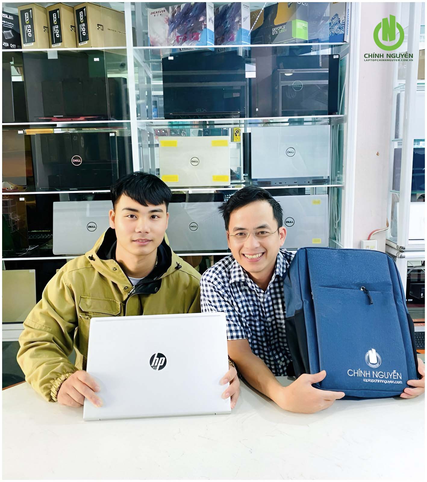 Khách hàng 8 tại Laptop Chính Nguyễn