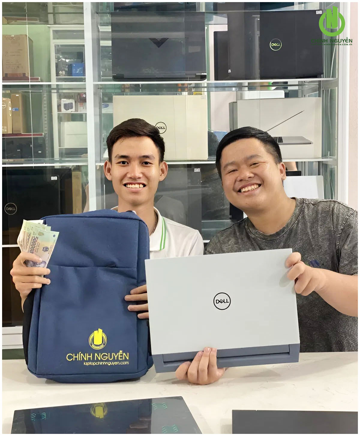 Khách hàng 2 tại Laptop Chính Nguyễn