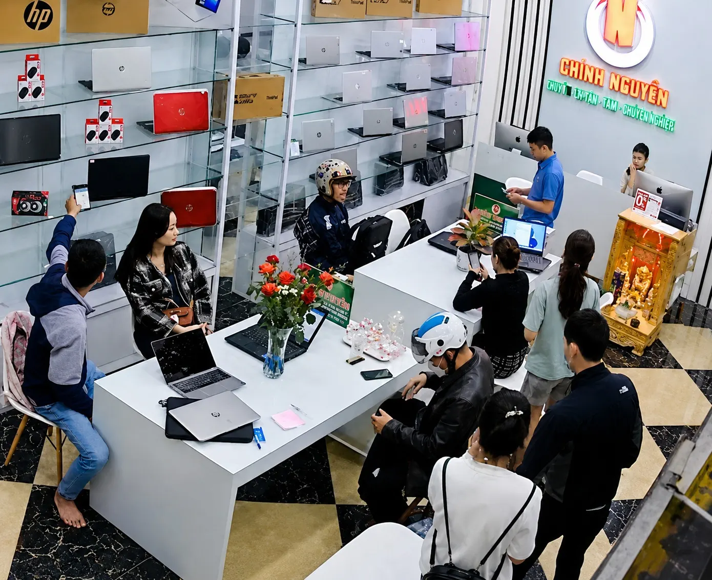 Khách hàng 1 tại Laptop Chính Nguyễn