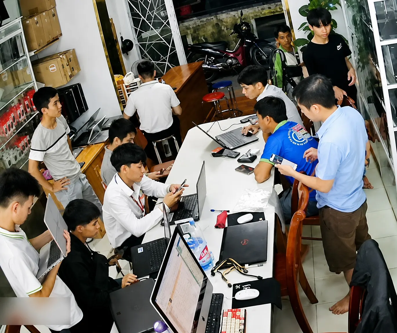 Khách hàng 9 tại Laptop Chính Nguyễn