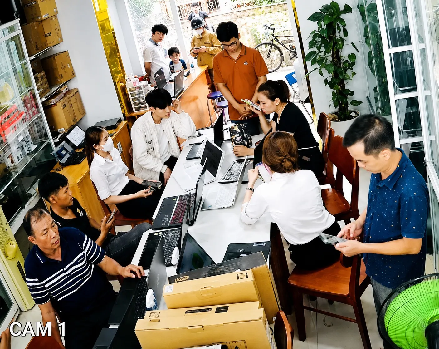 Khách hàng 3 tại Laptop Chính Nguyễn
